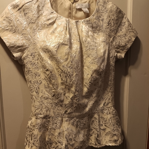 🤠Forever 21 Essentials Fitted Rufflled Top Size XS - Picture 5 of 6